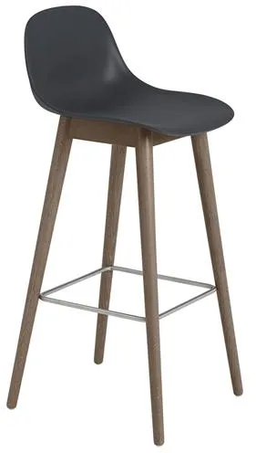 Muuto Fiber Barstol med trebase og ryggstøtte Svart/Mørk brun H97,5 cm